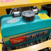 Kleine dieselrupskraanwagen met 1 ton laadvermogen, elektrische start, hydraulische kiepfunctie