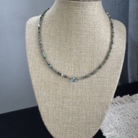 Collier Pendentif Personnalisé en Perles Vertes Délicates et Cristal, Plaqué Or Vintage, avec Entretoise en Pierre Naturelle Tourmaline, Bijou en Pierre Précieuse