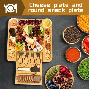Tabla de cortar de queso cuadrada de bambú con juego de cuchillos Tabla de charcutería de madera que incluye bandeja redonda para servir y plato de cerámica - Product Image 3