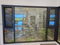 Fenêtres à battants modernes de luxe en alliage d'aluminium, double vitrage trempé, conception anti-ouragan, persiennes extérieures pour salle de bain