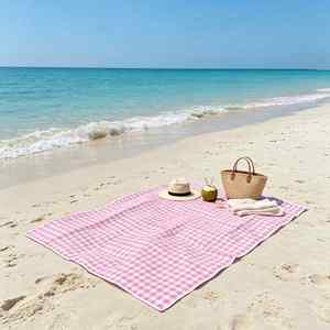 Grande couverture de pique-nique rose à carreaux imperméable et pliable pour toute la famille, tapis d'extérieur - Product Image 1
