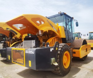 Rouleau vibratoire Dynapac XS223J de 22 tonnes, moteur diesel Weichai de 140 kW, largeur de tambour de 1,6 m, force d'excitation de 374 kN, capacité de franchissement de pente de 30 %, CE - Product Image 5