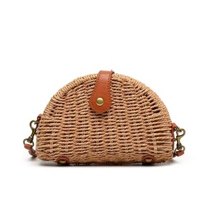 Sac bandoulière en rotin tressé pour femme, style bohème, fermeture à rabat, usage quotidien estival, sac à main en cuir personnalisé - Product Image 1