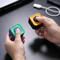 Adaptor Charger Spinning Top 30W QC3.0 Dual Port 1 Type C 1 USB A Fidget Gyro untuk Perjalanan Meja Kerja OEM Custom