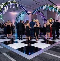 Plancher de danse professionnel moderne de luxe noir et blanc à carreaux, surface HPL, installation facile, portable pour mariage et fête