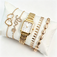 Montre Femme Chic Urbaine Moderne avec Cadran Taille Émeraude, Ensemble de Bijoux Empilables Tendance 5 Pièces, Favori des Influenceuses, Glamour Quotidien