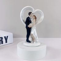 Europäischer Stil Braut und Bräutigam Hochzeits-Harzfigur Niedliche Mädchenfigur Puppe Tortendekoration für Paare Ornament