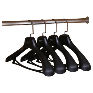 Kledinghangers van kunststof, OEM, extra brede schouder, zwart - Product Image 6