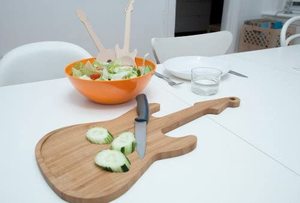 Vente en gros <span class=keywords><strong>Planche</strong></span> à découper en bambou pour légumes <span class=keywords><strong>Planche</strong></span> à découper en bambou en <span class=keywords><strong>forme</strong></span> de <span class=keywords><strong>guitare</strong></span> pour la cuisine - Product Image 2