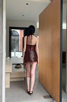 Ensemble deux pièces Y2K pour femme : Haut transparent en dentelle marron à licol et mini-jupe rayée à lacets, idéal pour les soirées