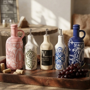 Botella de aceite de cerámica de dolomita personalizada y colorida para cocina, con tapa y patrones de calcomanía personalizados para el hogar. - Product Image 2