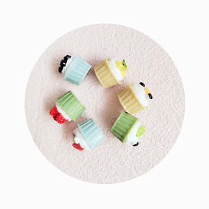 Modè<span class=keywords><strong>les</strong></span> miniatures en résine <span class=keywords><strong>de</strong></span> gâteau <span class=keywords><strong>de</strong></span> nourriture <span class=keywords><strong>de</strong></span> simulation <span class=keywords><strong>de</strong></span> 16*18mm pour l'approvisionnement <span class=keywords><strong>de</strong></span> <span class=keywords><strong>dessert</strong></span> <span class=keywords><strong>de</strong></span> maison <span class=keywords><strong>de</strong></span> poupée - Product Image 2