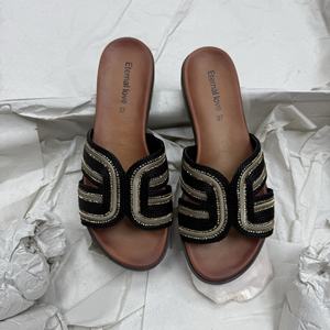 Nouvelles Sandales Plates d'Été pour Femmes, Boucle H, Chaussons Polyvalents à Bout Ouvert Orné de Diamants, Talons Carrés, Semelle Unique Décontractée, Pour la Plage ou l'Extérieur, en PVC - Product Image 5