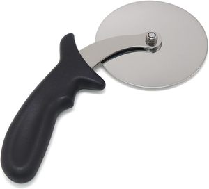 Roulette à pizza circulaire moyenne colorée en acier inoxydable avec bord dentelé pour une découpe parfaite de vos pizzas - Product Image 2