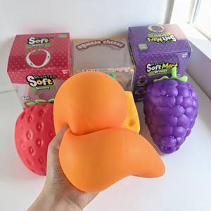 Jouet Squishy Fruits et Légumes Umbo, Banane et Carotte Remplis de Farine Ultra Résistants, Fidget Sensoriel Parfumé au Lait pour Soulager le Stress, Cadeau en Gros - Product Image 5