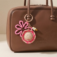 EDGE Porte-clés et breloque de sac pour femme, motif fleur de plage estivale, avec pendentif chapeau de paille et breloque perlée, bijou fantaisie