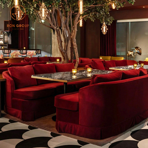 Ensemble de canapés en velours rouge commercial avec dessus de table en marbre pour restaurant et café, aménagement de sièges de salle à manger moderne - Product Image 1