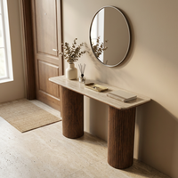Console d'entrée moderne en MDF écologique et durable avec base à panneaux cannelés, plateau en placage de noyer et pierre frittée travertin pour salon