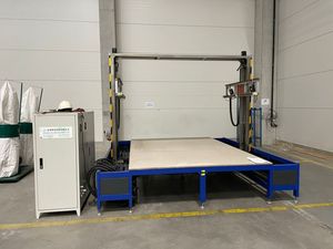 Précision de découpe maximale : notre machine de découpe de mousse <span class=keywords><strong>EPS</strong></span> haute vitesse, contrôlée par PLC, robuste, avec pompe à moteur pour une découpe propre. - Product Image 3
