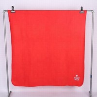 Usine en gros super doux portable compagnie aérienne couverture solide polaire voyage couverture pour cadeau de promotion