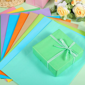 กระดาษห่อของขวัญสีดำด้าน ขนาด 50*70 ซม. ผลิตโดยโรงงาน รับผลิตตามสั่ง พิมพ์โลโก้ได้ บรรจุภัณฑ์กระดาษเนื้อ 17 แกรม สำหรับห่อช่อดอกไม้ - Product Image 2