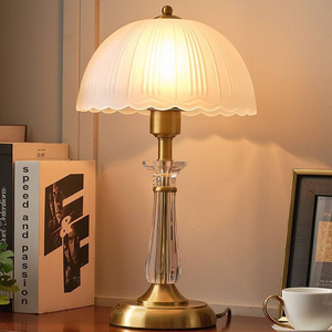 Lampe de table moderne de luxe nordique, abat-jour en acrylique givré, colonne en cristal, base en métal, lumière LED pour chevet, lecture, décoration de bureau - Product Image 1