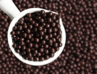 Vente en gros d'usine Délicieuse collation pour enfants Perles de riz croustillantes au chocolat Boules de chocolat aromatisées à la fraise et au lait