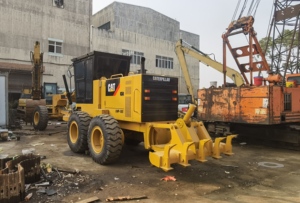 รถเกรดเดอร์ CAT 140H พร้อมใบมีดดันดินและริปเปอร์ เครื่องจักรปรับระดับพื้นที่ที่มีประสิทธิภาพเสถียรสำหรับขายต่างประเทศ - Product Image 4
