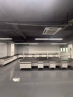 Banc de travail de laboratoire à structure en acier, table en résine phénolique, évier résistant aux alcalis, mobilier de laboratoire de chimie