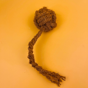 Jouet pour chien écologique en corde de noix de coco naturelle, boule à mâcher durable avec boucle pour une utilisation quotidienne, temps de jeu pour animaux de compagnie - Product Image 1