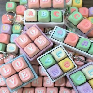 Teclas Personalizadas Estilo Anime, Colgante de Teclado con Letras, Clicker con Múltiples Opciones de Color, Llavero Fidget para Regalos - Product Image 3
