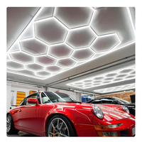 Système d'éclairage professionnel hexagonal à LED avec 3000K/4000K/6500K, idéal pour les ateliers de carrosserie et les centres de préparation de véhicules