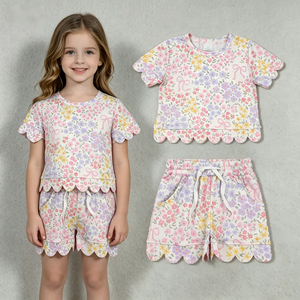 Nuevo Conjunto de Ropa para Niñas, Boutique, Top de Manga Corta y Pantalones Cortos con Estampado Floral y Lazo, Conjunto de 2 Piezas con Bordes Festoneados, Verano - Product Image 1
