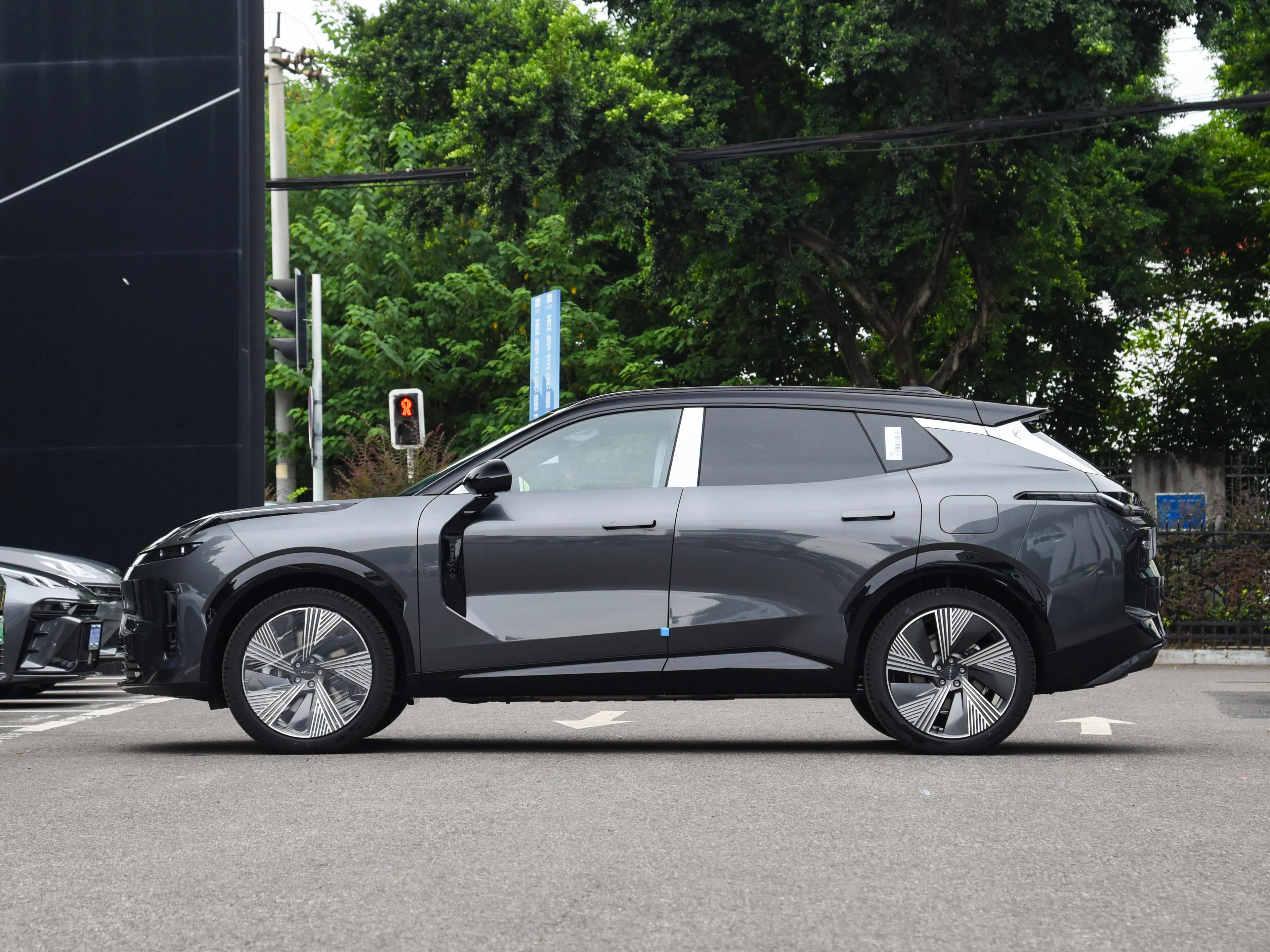 Hot Selling Lynkco 08 new energy SUV plug-in hybrid suv with max speed 200km/h long range 245km 220km 120km in stock