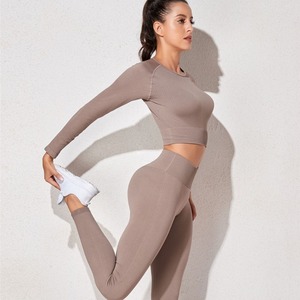 Set personalizzato di Logo 2 pezzi donna abbigliamento sportivo palestra Yoga Set <span class=keywords><strong>a</strong></span> coste senza cuciture manica lunga abiti da allenamento per le donne - Product Image 3