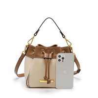 Bolso de cubo pequeño de cuero con cordón y empalmes, para mujer, nueva moda, estilo popular en redes, con un toque de sofisticación y exclusividad, tipo bandolera