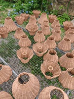 Lampe de table sans fil unique en rotin naturel avec abat-jour festonné à piles, décoration de maison de style campagnard, couvercle en jacinthe d'eau