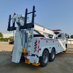 Grúa de Remolque Rotatoria de Servicio Pesado HOWO NX de 35 Toneladas 8x4 con Grúa Hidráulica de 360 Grados para Asistencia en Carretera - Product Image 4