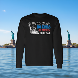 Camiseta de manga larga con diseño de estatua de We The People, sin reyes en América desde 1776, color negro - Product Image 3
