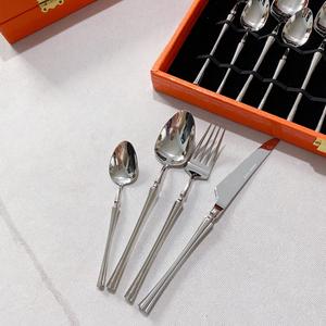 Juego de Cubiertos de Acero Inoxidable de 24 Piezas con Diseño de Cubo de Agua, Chapado en Oro, de Lujo, con Acabado Espejo, para Regalos Empresariales - Product Image 3