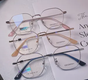 Lunettes optiques en métal pour femmes et hommes, matériau en alliage, monture de lunettes légère pour Support myope, lentille de Prescription, oeil Vintage