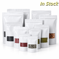 Sacs d'emballage en papier kraft blanc anti-graisse avec fermeture éclair et fenêtre, en stock chez Packfortune, pour noix et thé