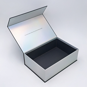 Vente en gros de boîte cadeau holographique en forme de livre en feuille d'argent avec logo personnalisé emballage de boîte cadeau de parfum à fermeture magnétique de luxe - Product Image 1
