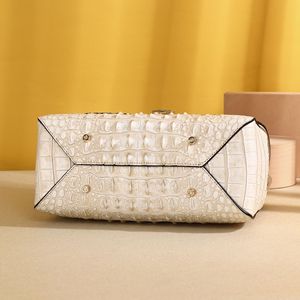 กระเป๋าถือหนังแท้ลายจระเข้แบบสั่งทำพิเศษ หนังวัวคุณภาพพรีเมียม กระเป๋าสะพายไหล่ผู้หญิง แฟชั่นกระเป๋าถือแบบสะพายข้าง มีซิป - Product Image 6