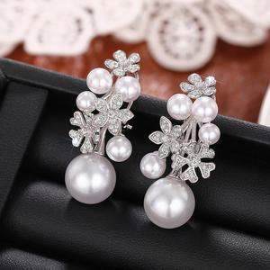 Boucles d'oreilles en perles Akoya blanches champagne, clous en argent 925, design floral, plaqué rhodium, qualité AAA, bijoux de mariage, classiques pour femmes - Product Image 5