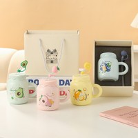 Ensemble de tasses à café en céramique avec couvercle, motif de fruits de dessin animé, style haut de gamme, coffret cadeau, cadeau idéal pour hôtesse, souvenir attentionné
