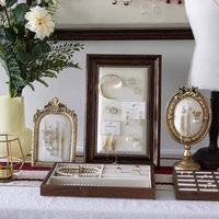 Présentoir de Luxe GZowin pour Bijoux avec Socle – Support Durable et Personnalisable pour Colliers et Pendentifs, Idéal pour la Prise de Vue Promotionnelle