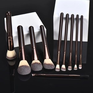 Ensemble de 10 pinceaux de maquillage vegan pour le blush, poils synthétiques, manche en bois, outil pour le visage et les sourcils - Product Image 4