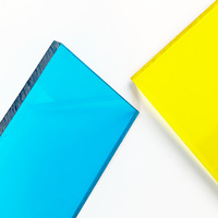 Conception flexible : plaque en polycarbonate transparente solide, pliable à froid, pour auvents de passerelles courbées
