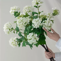 Centre de table floral fait main pour mariage, 3 têtes d'hortensias en latex au toucher réel, fleurs boule de neige blanches et vertes pour la décoration intérieure